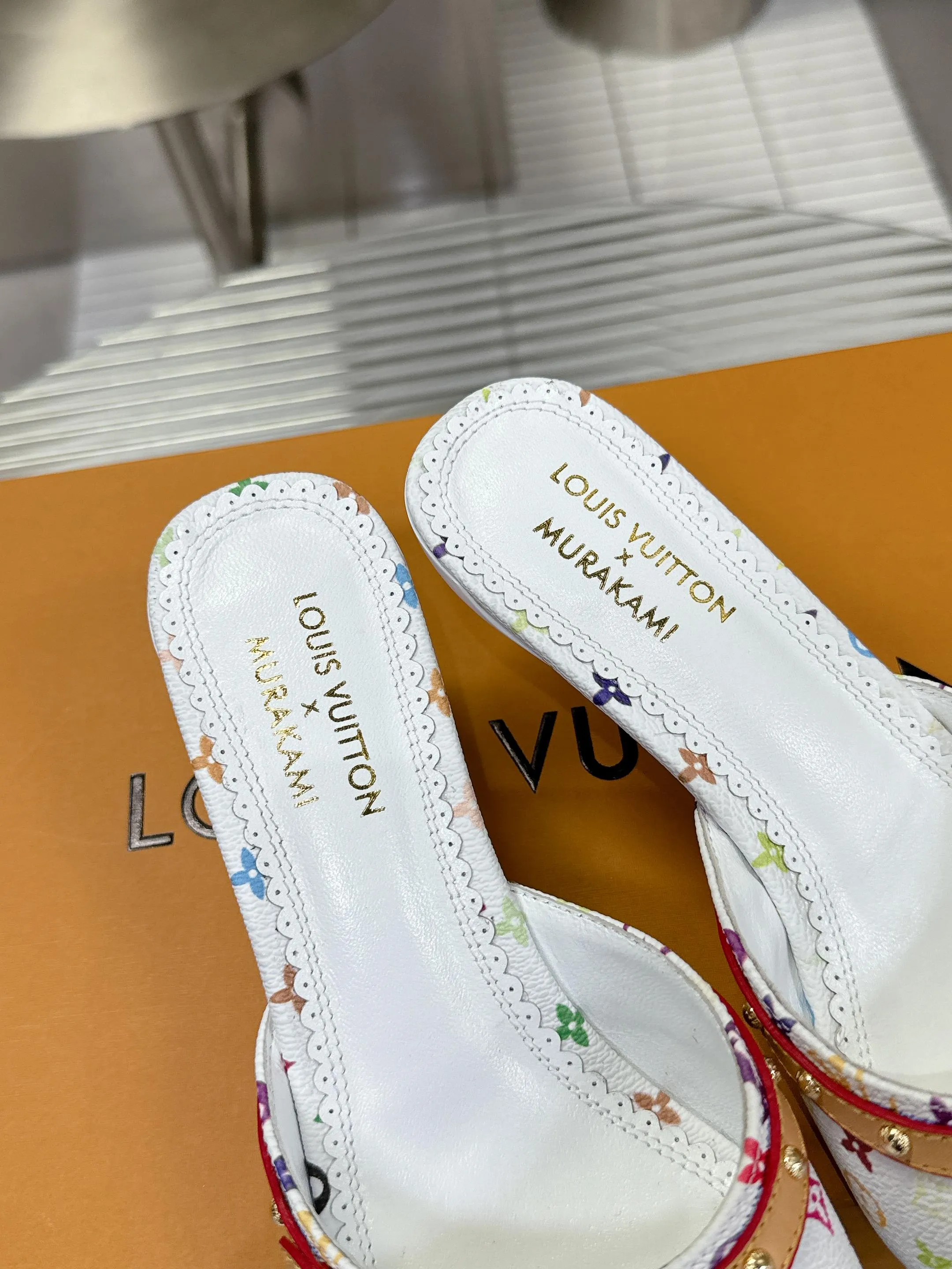 👟👟Ex-factory price 480👟👟 Cat heels 5.5Cmm [Genuine leather outsole] 𝐋𝐨𝐮𝐢𝐬 𝐕𝐮𝐢𝐭𝐭𝐨𝐧 24S spring and summer new denim denim cat heels series Lv presbyopia becomes more and more attractive the more you look at it Adding denim adds a bit more playfulness. It looks great when paired with shorts, short skirts and wide-leg trousers in summer. Kitten heels also have a certain height. A must-have for sisters in summer. Sizes 35-42